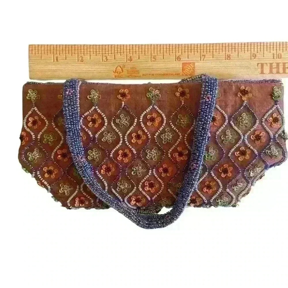 Karma Silk and and Beaded Handbag. Floral Vintage - Picture 5 of 12